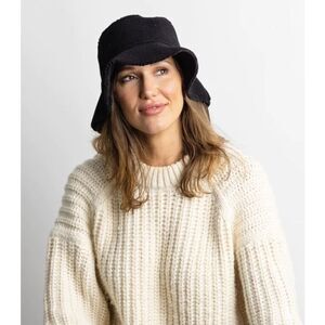 HatAttack Reversible Faux Shearling Bucket Hat - Black NEW NWT